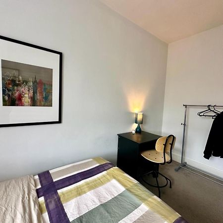 Whitechapel Station Rooms London Bagian luar foto
