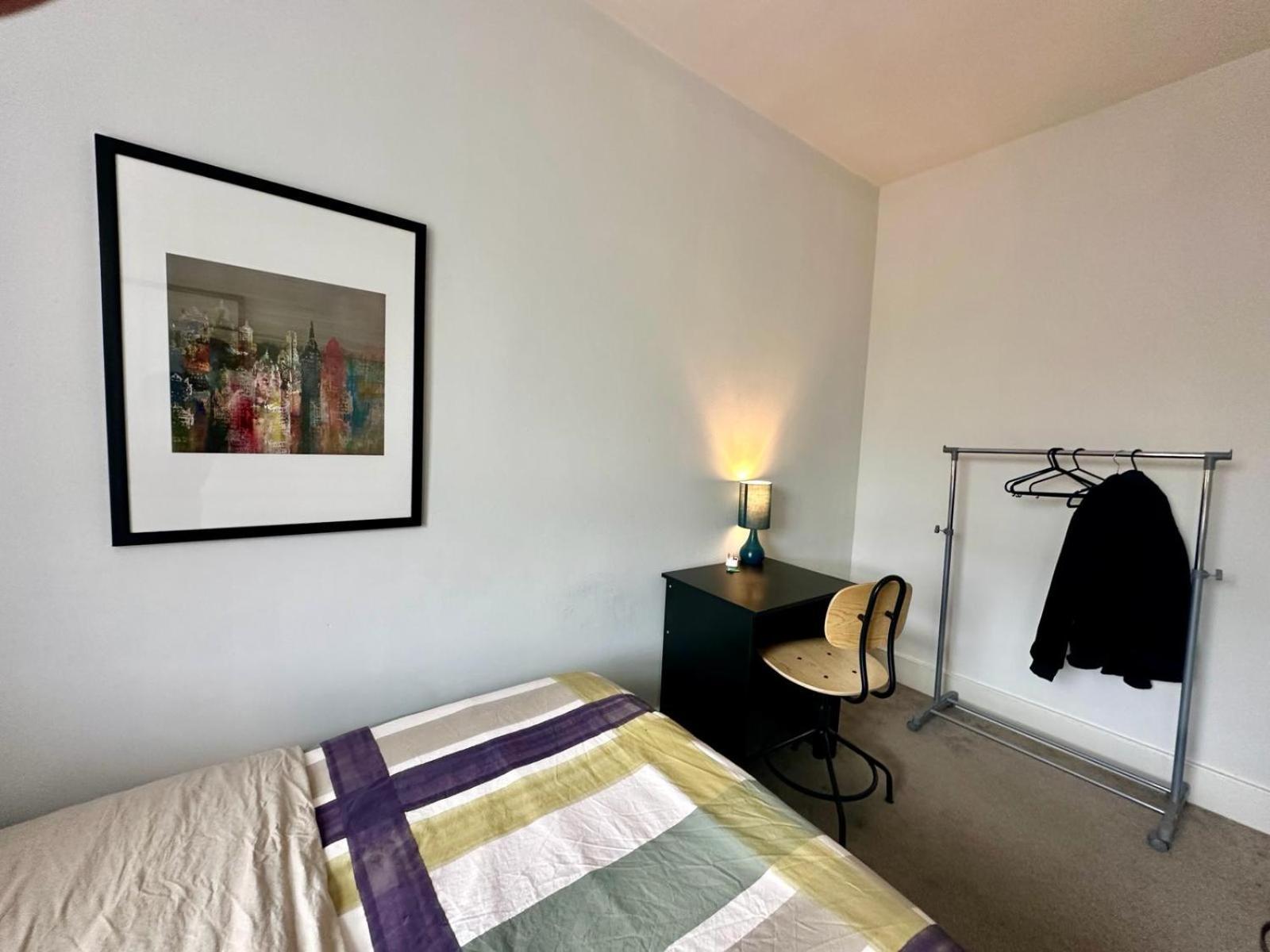 Whitechapel Station Rooms London Bagian luar foto